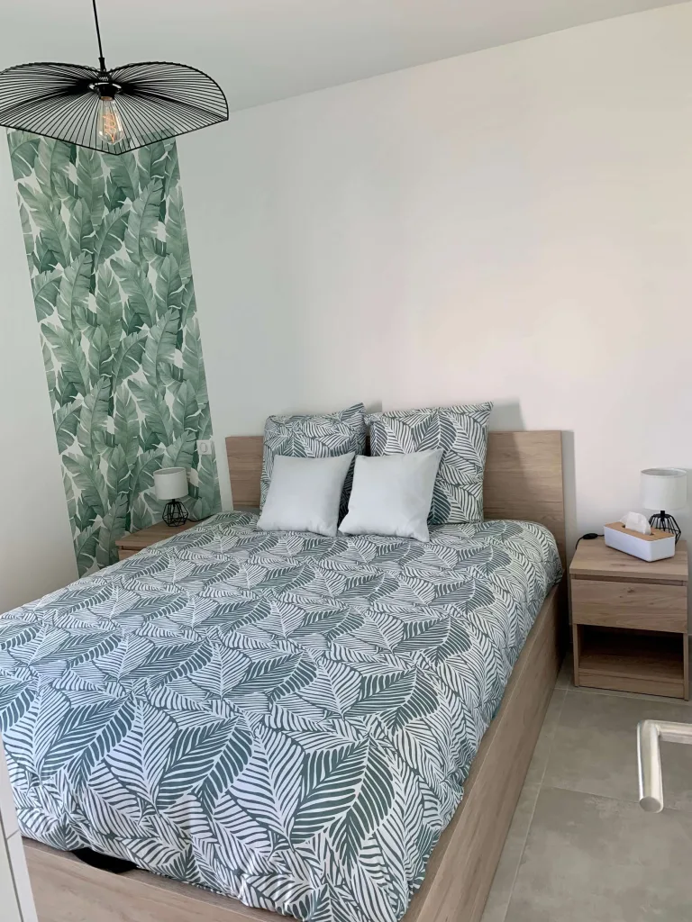 Chambre avec lit queen size